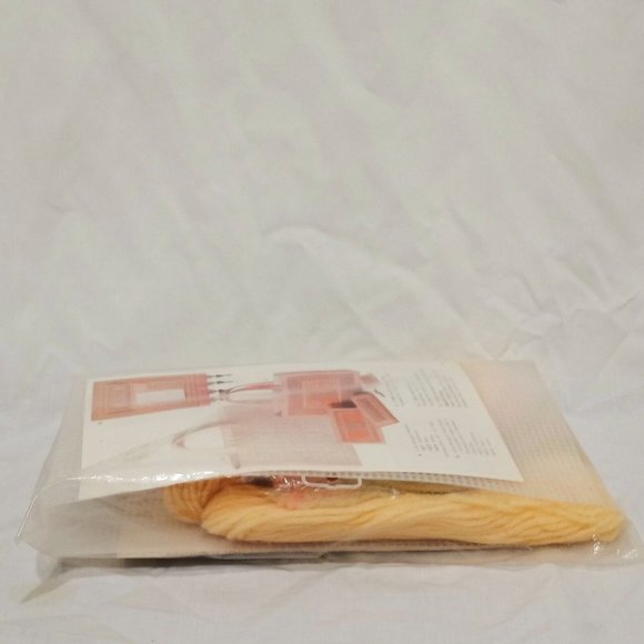 Memo Board Artcraft Concepts Plastic Canvas Kit 1704 Key Hooks Cream Green Pink - Picture 10 of 10